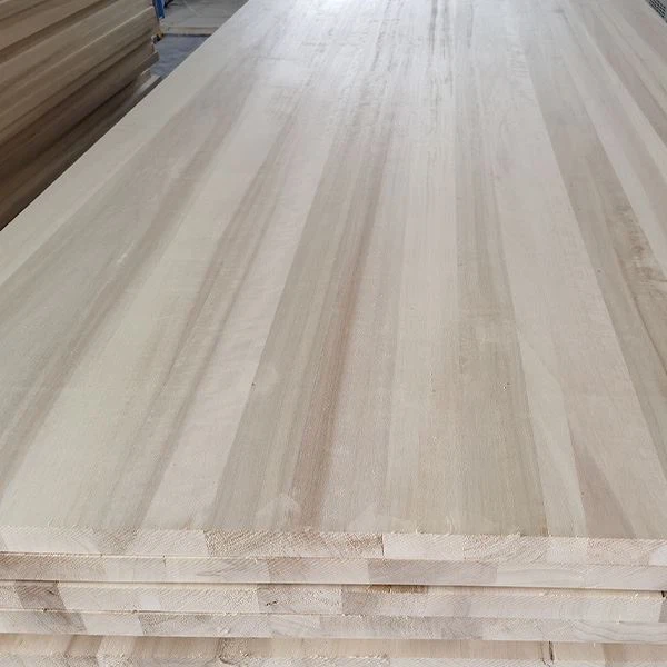 Drewno klejone z litego drewna topolowego